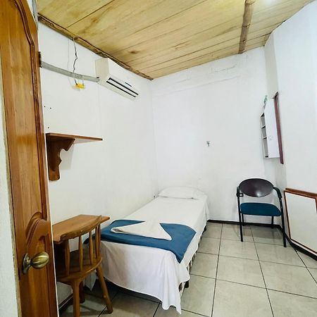 Hostal Darwin Puerto Ayora  Kültér fotó