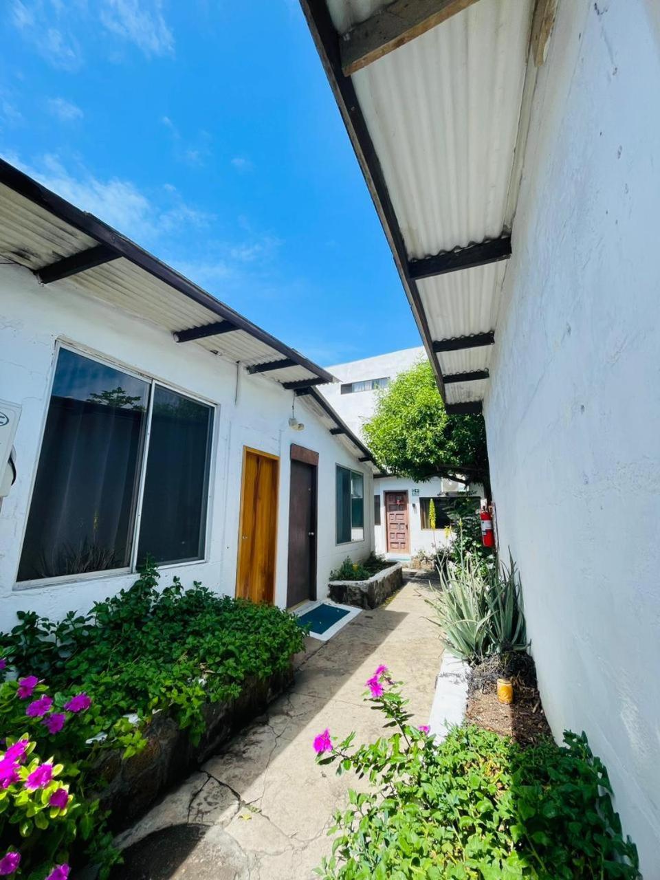 Hostal Darwin Puerto Ayora  Kültér fotó